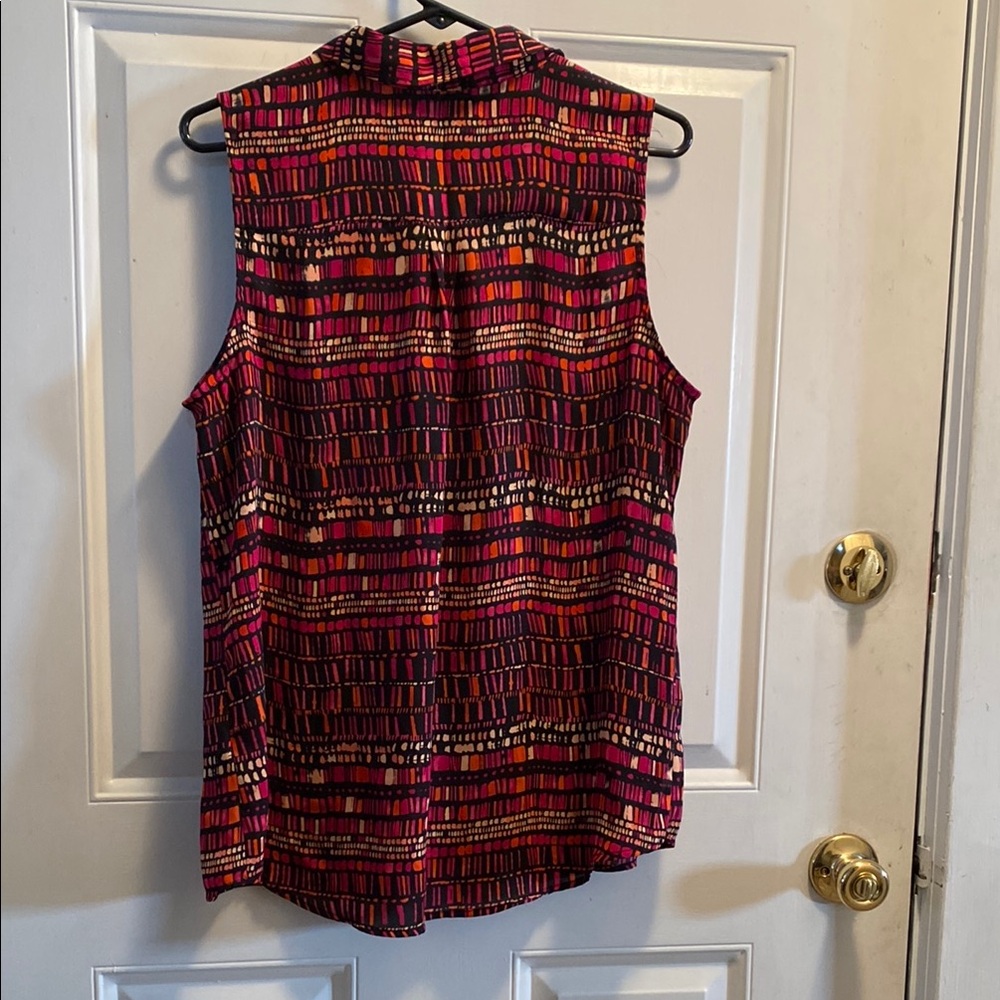 Sleeveless Multicolor Button-Up Top - Picture 6 of 6